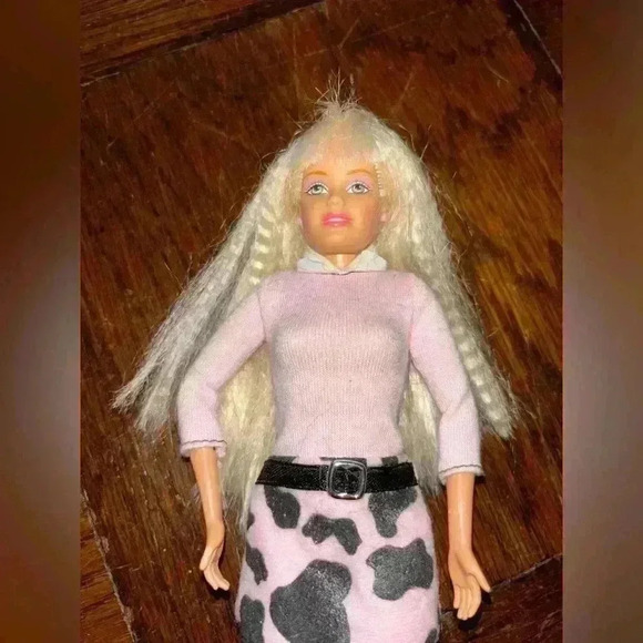 Vintage cow print Barbie - Picture 2 of 4